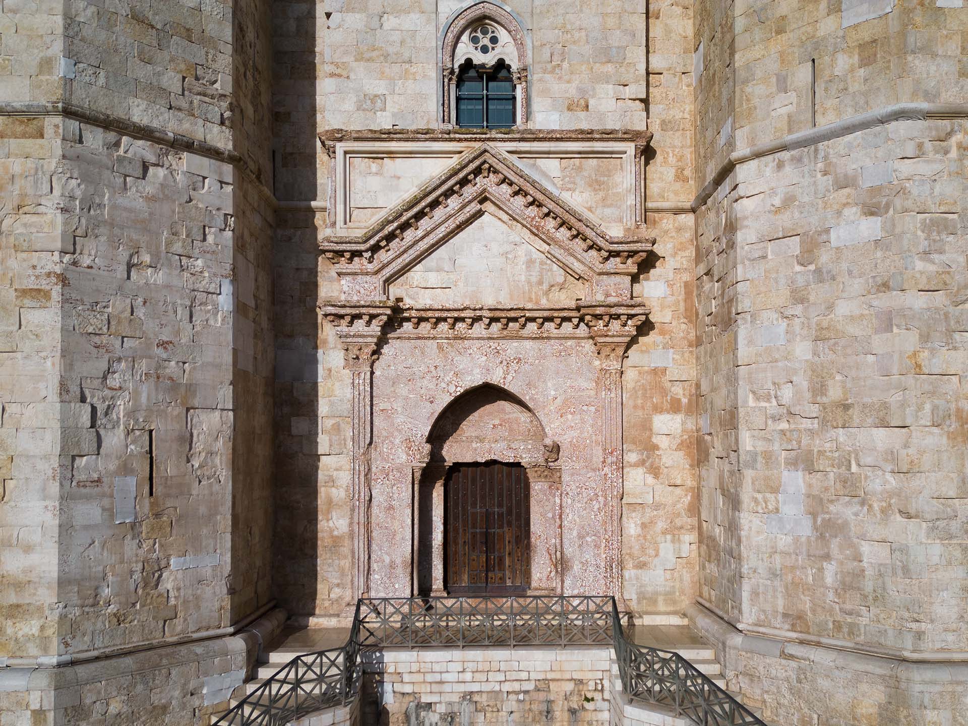 Castel del Monte, dal reale all’immaginario