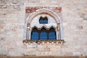 Sala II: la sala della trifora