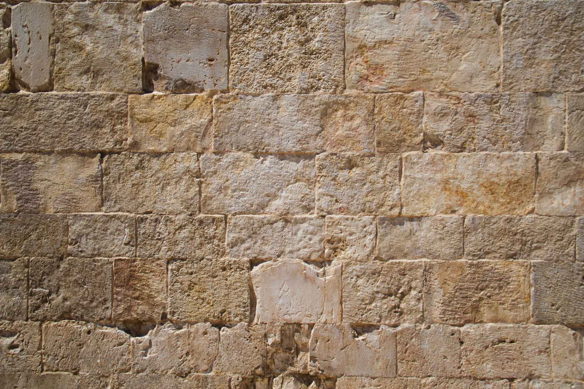 Il castello ieri e oggi: breve storia dei restauri